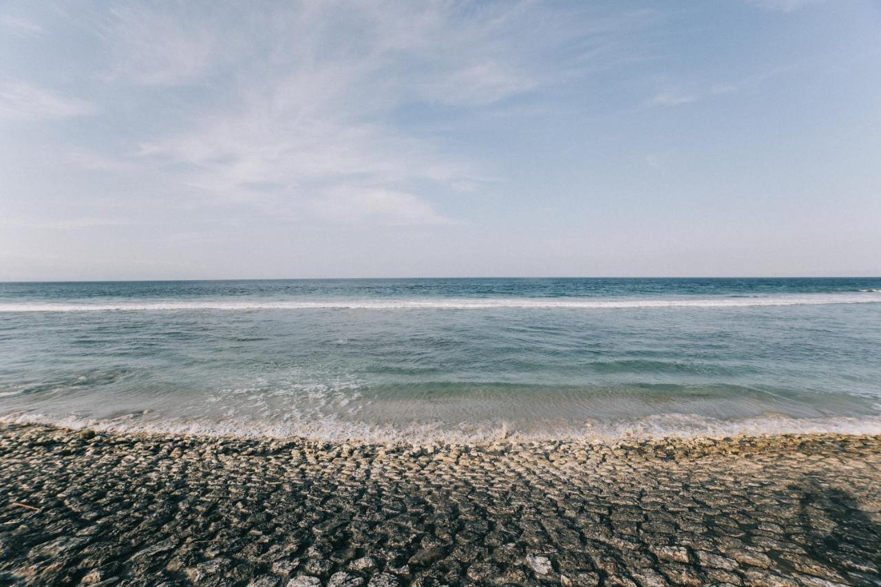 Cave Beach Bungalow Semaya Экстерьер фото